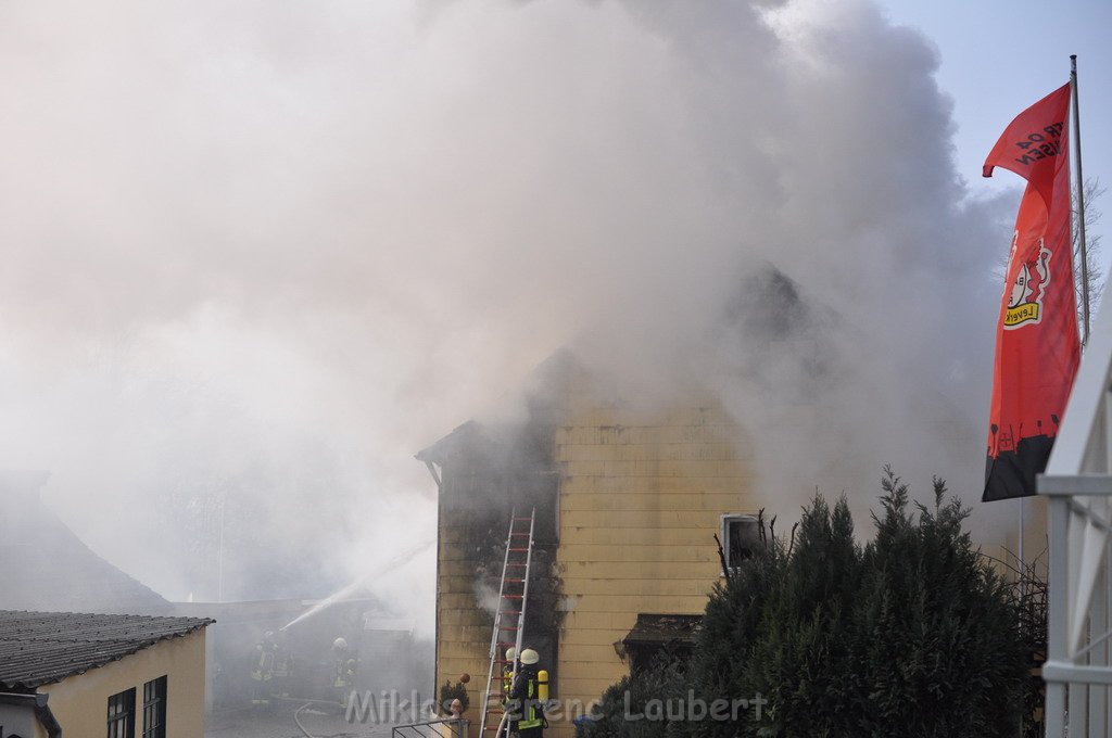 Haus komplett ausgebrannt Leverkusen P74.JPG